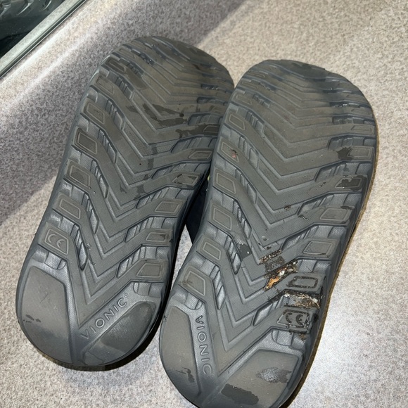 Vionic - Picture 3 of 3